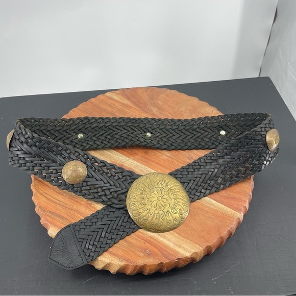 vintage Wide Woven Black Belt Large Brass Medallion Buckle Statement Piece - Picture 1 of 6